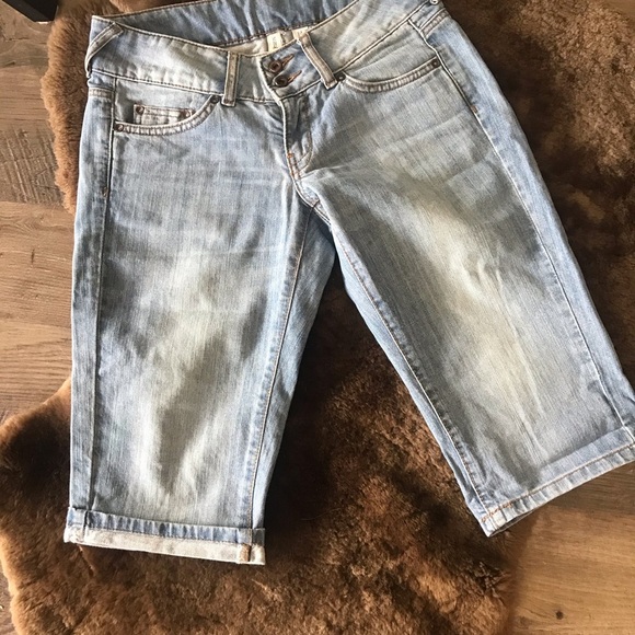 SALE ‼️Mango Bermuda Jeans in VGUC 👖👖👖 - Picture 6 of 7